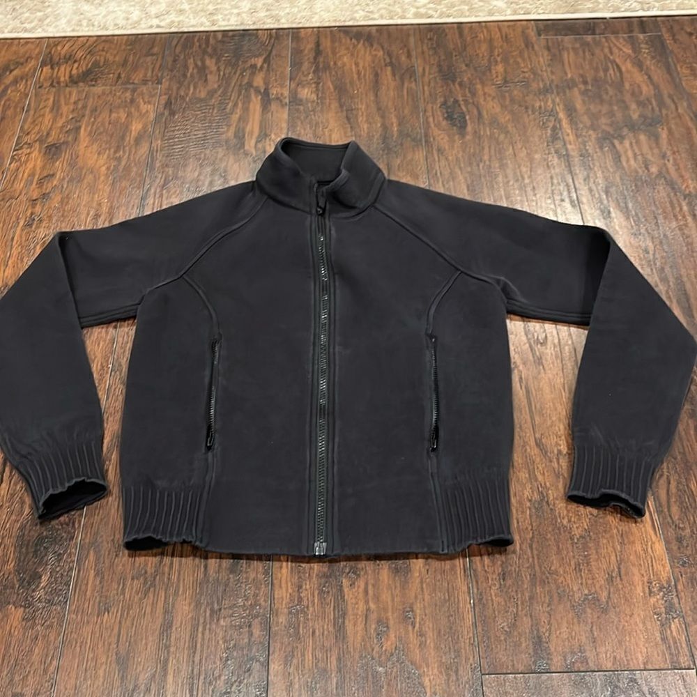 Lululemon Full Zip Athletic Jacket Women's size 6 Mock Neck thick jacket